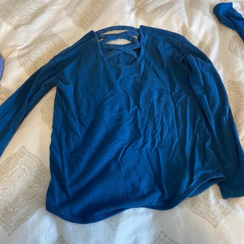 Size 12 athleta top with cool detailing cross cross